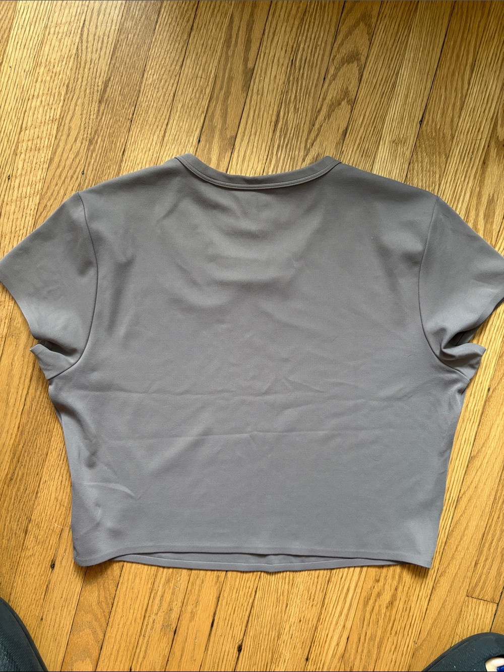 Uniqlo Airism Cropped Tee - Picture 5 of 6